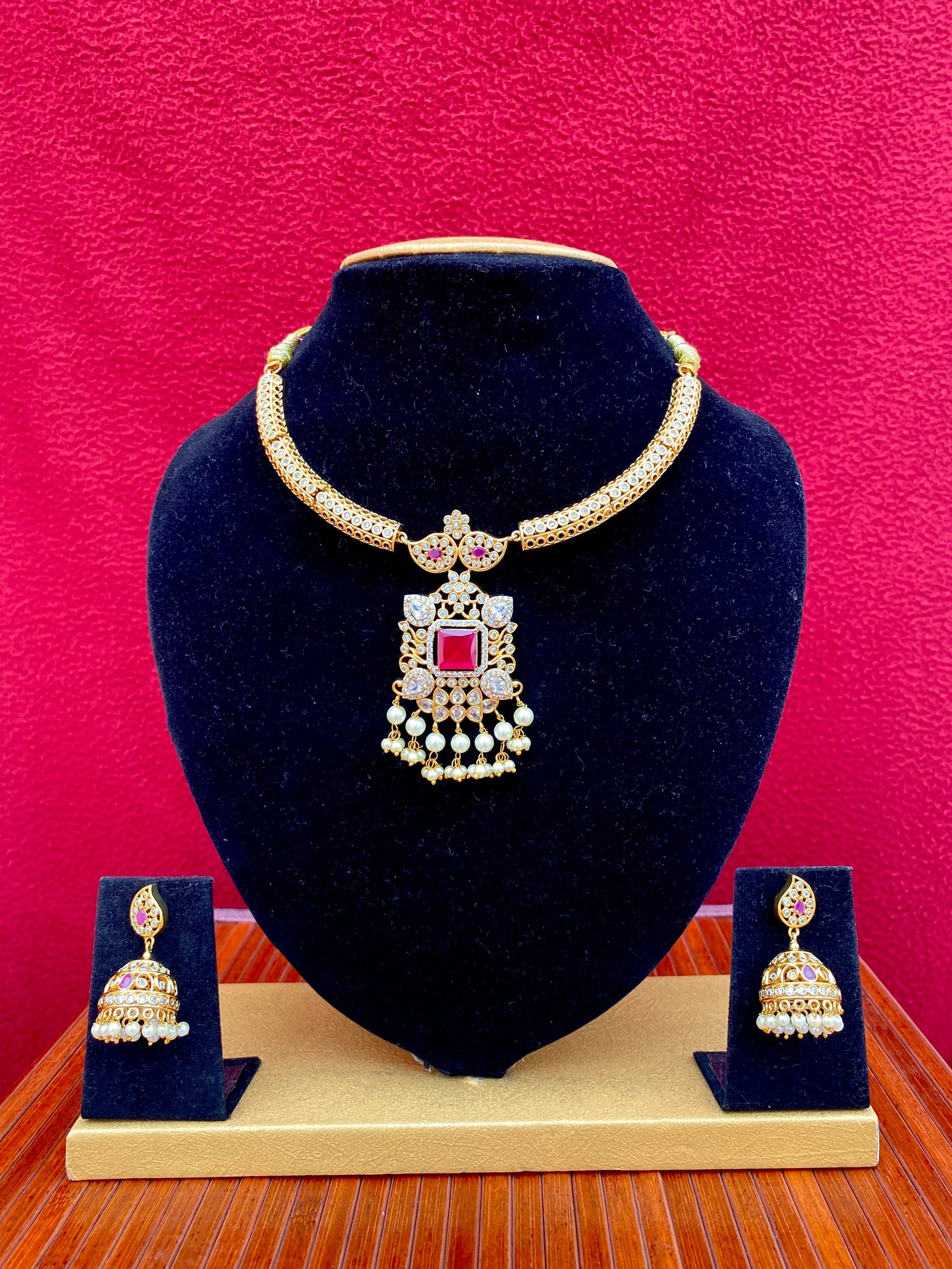 Royal Pendant Necklace Set