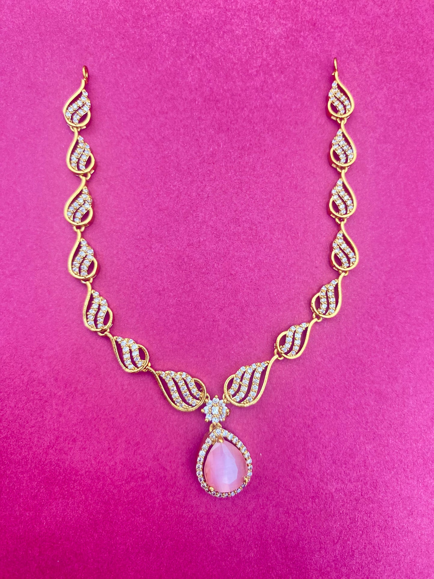 Swirl Motif Necklace Set