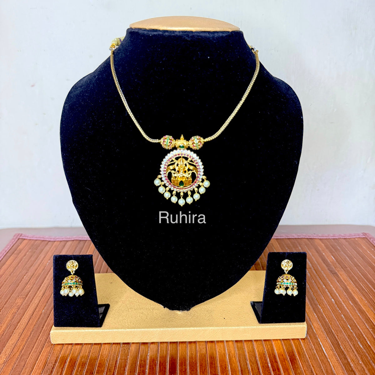 Vaibhavi Antique Necklace Set