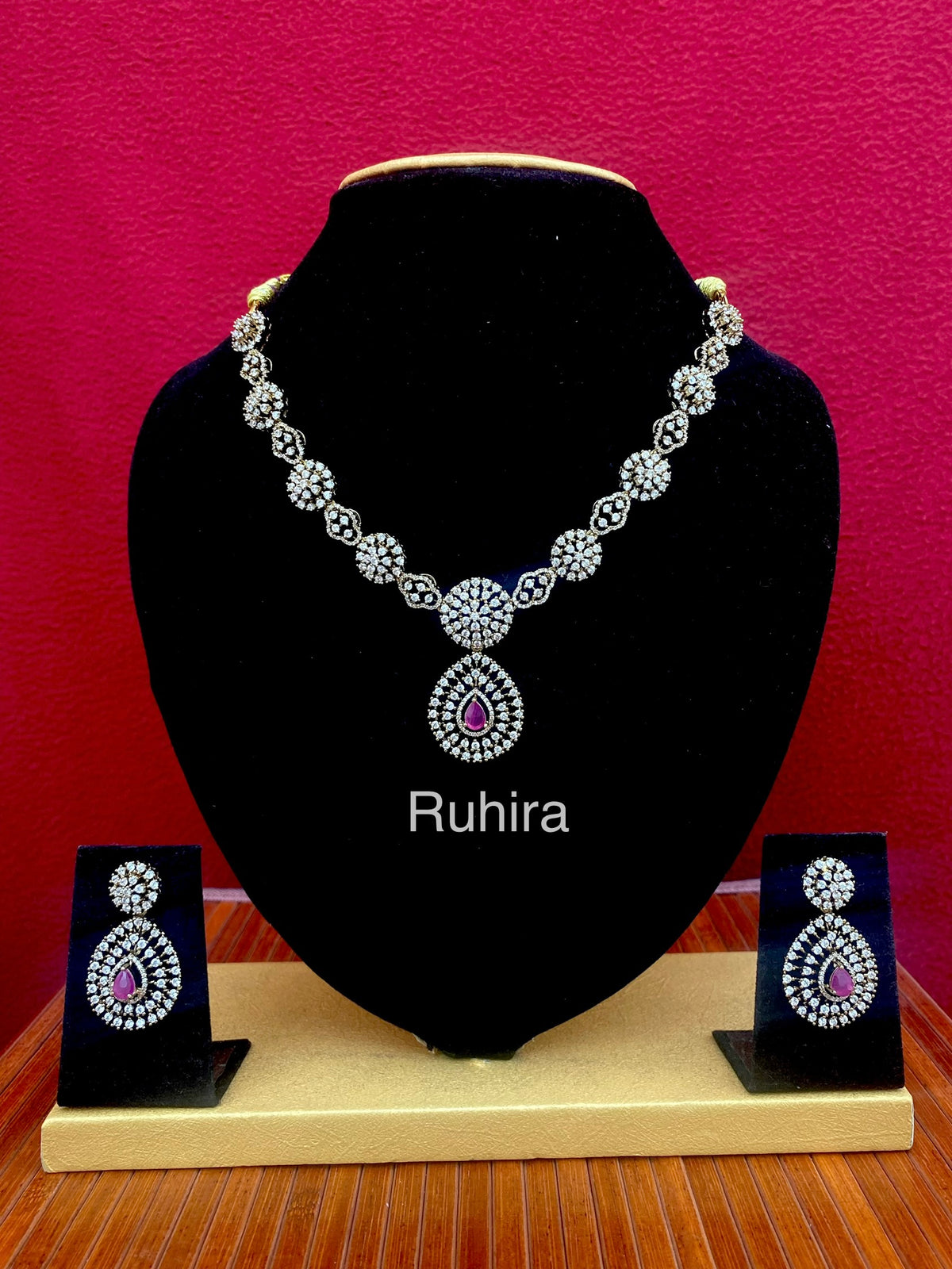 Vamika Teardrop Necklace Set