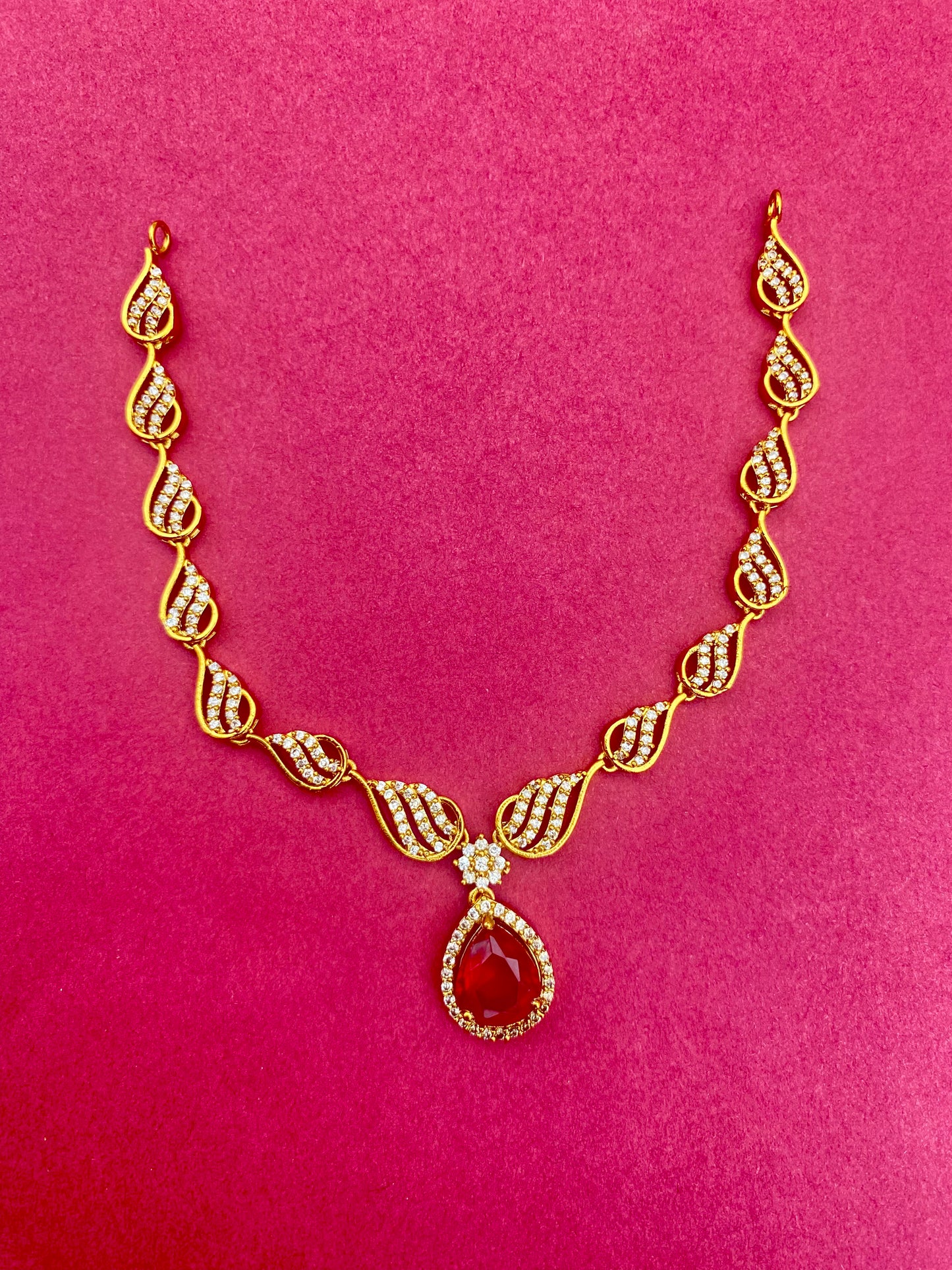 Swirl Motif Necklace Set