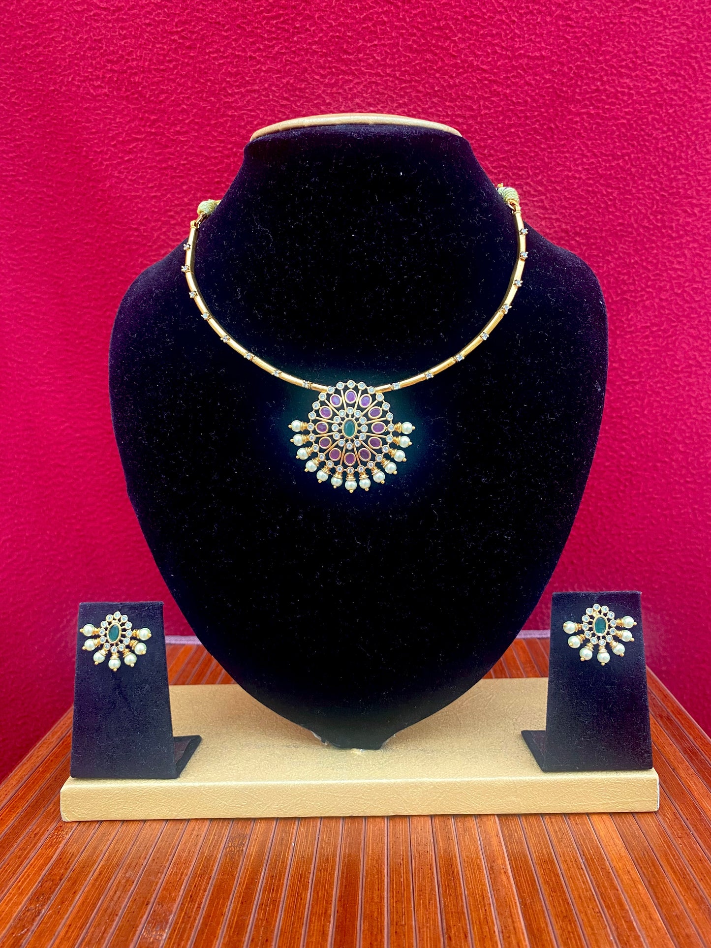 Hasli Necklace Set