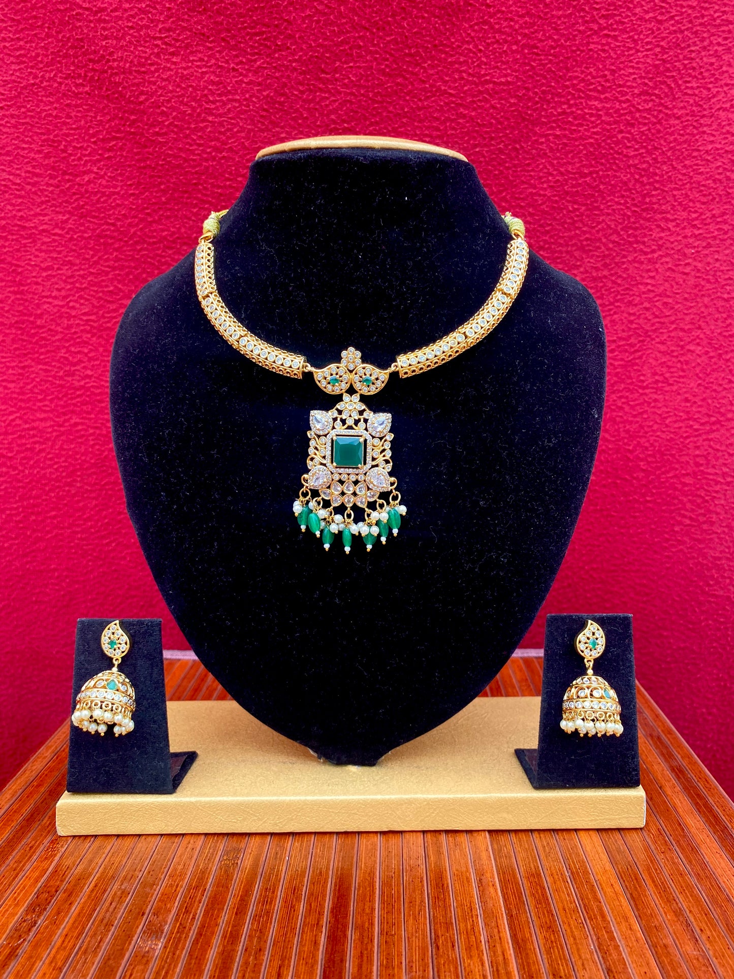 Royal Pendant Necklace Set