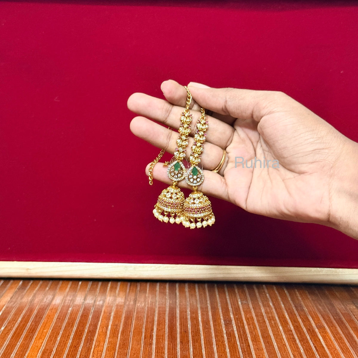 Gulnaar Jhumka with Earchains