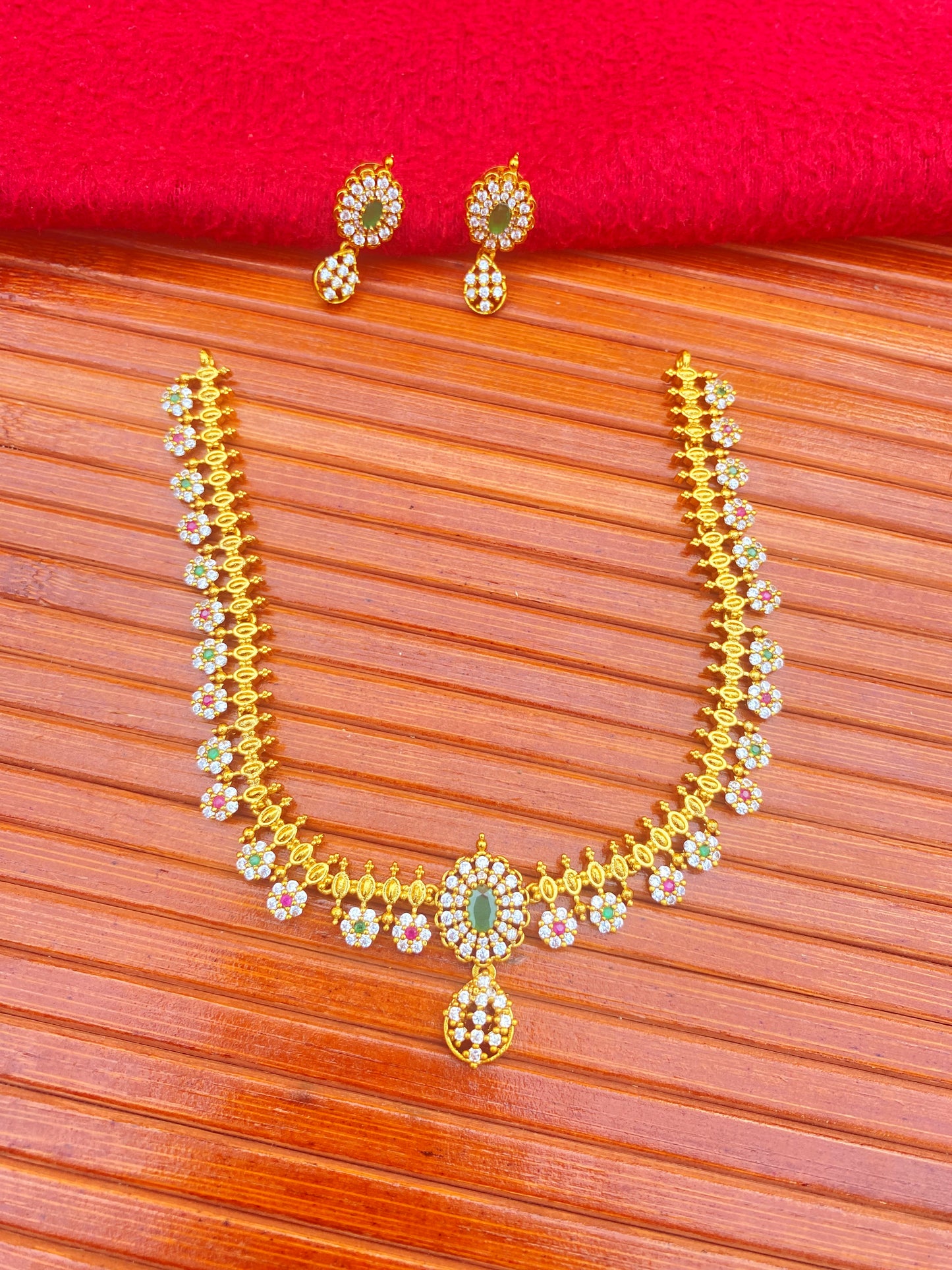 Vaishnavi Antique Necklace Set