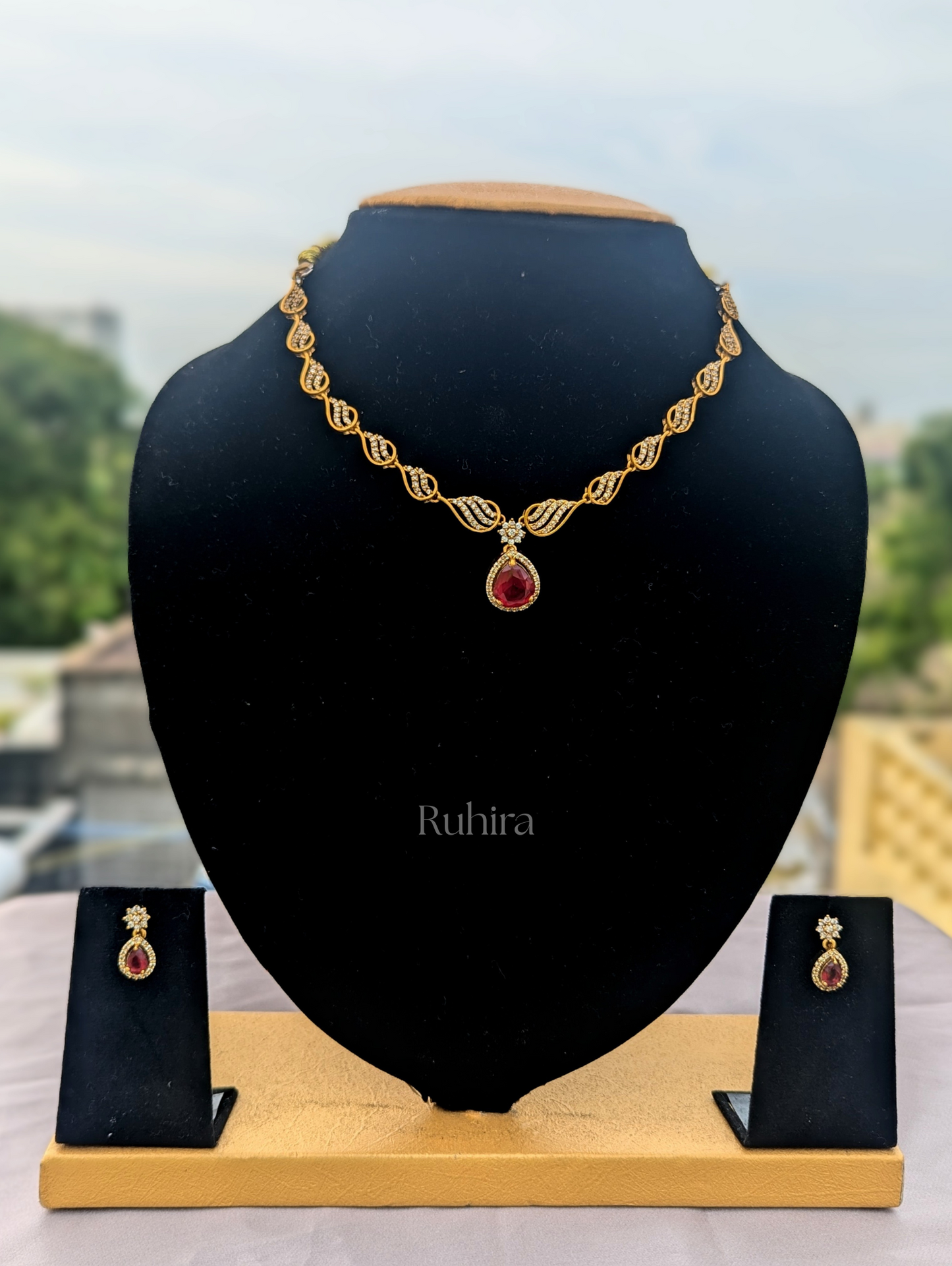 Swirl Motif Necklace Set